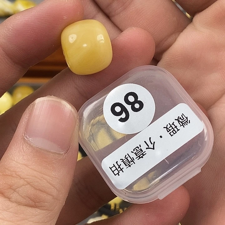 未镶嵌琥珀珠宝奇石