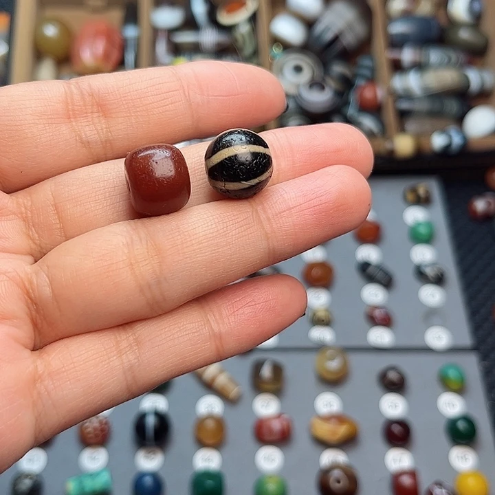 玛瑙/玉髓未镶嵌珠宝半成品-****)