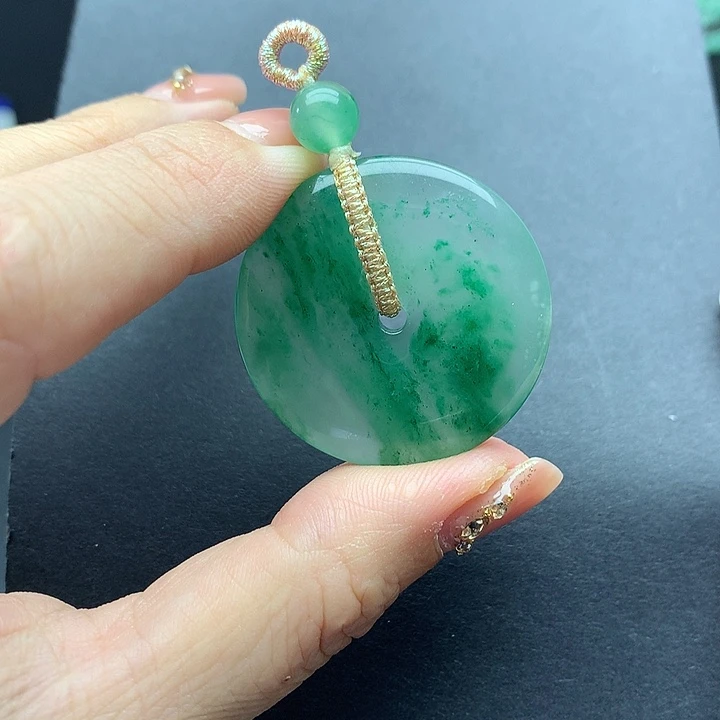 石英质玉未镶嵌颈饰