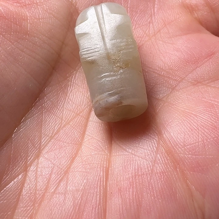 和田玉（糖玉）未镶嵌颈饰?*汁