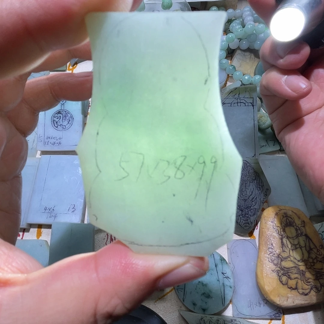 翡翠未镶嵌颈饰天然缅甸A货翡翠毛料