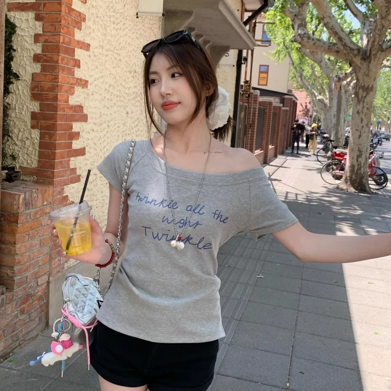 灰色斜肩短袖T恤女装2025夏季新款设计感修身露肩独特上衣