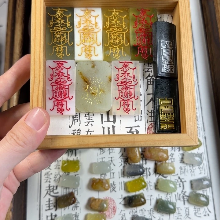 ****徒蛇纹石玉合金颈饰
