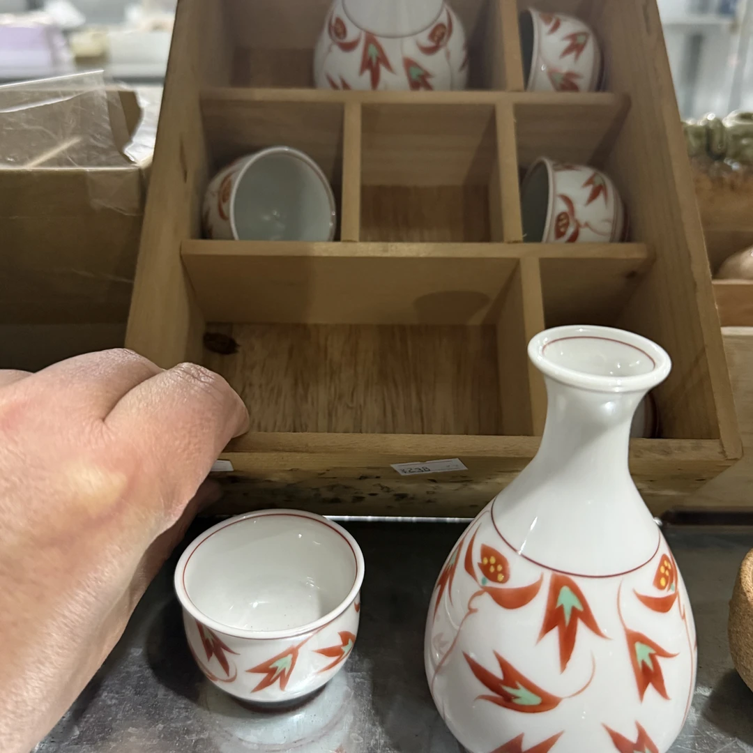 日本回流陶瓷酒具，全新孤品，大师手工制作不支持退换，介意勿拍