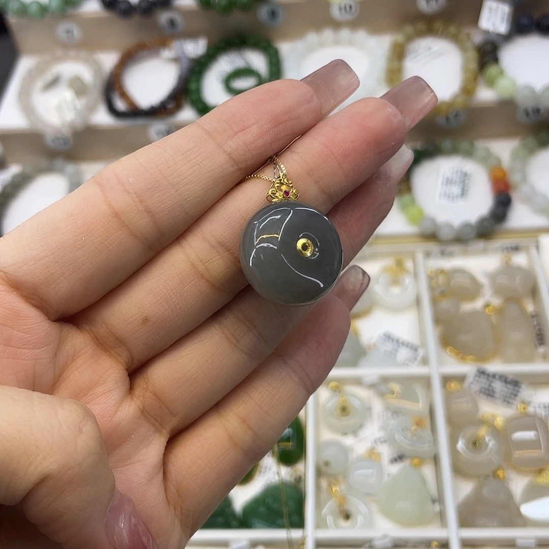 和田玉18K金镶嵌吊坠(赠链)