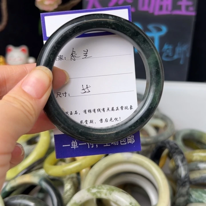 蛇纹石玉手镯未镶嵌余*
