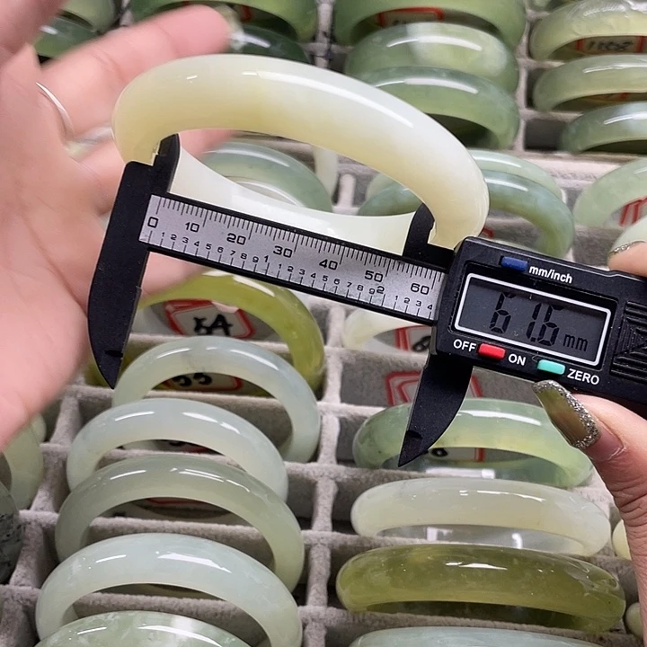 蛇纹石玉未镶嵌手镯65