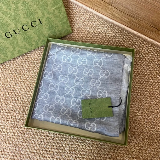 全新未使用 GUCCI/古驰 双g印花灰色围巾