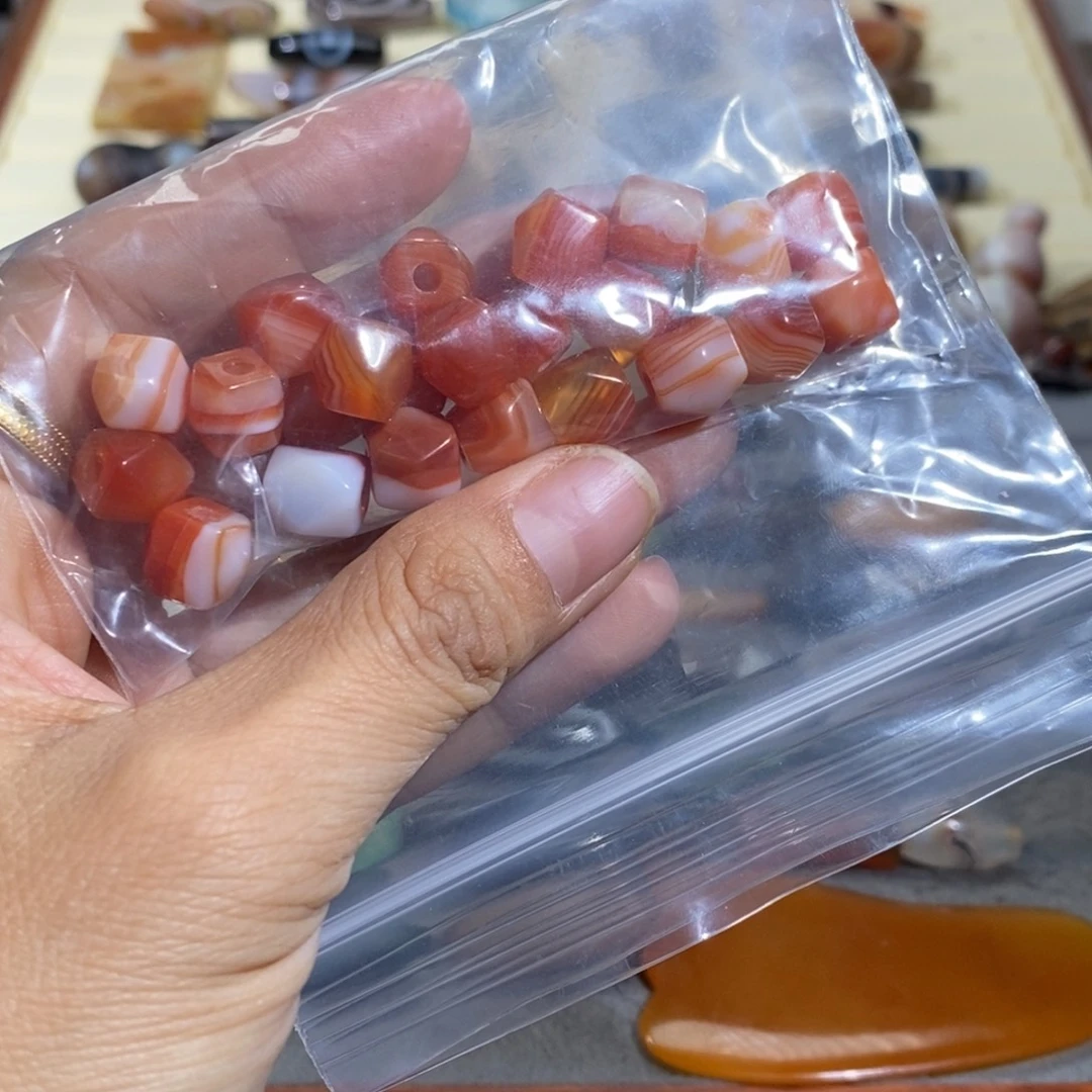 熊***重玛瑙/玉髓合金颈饰