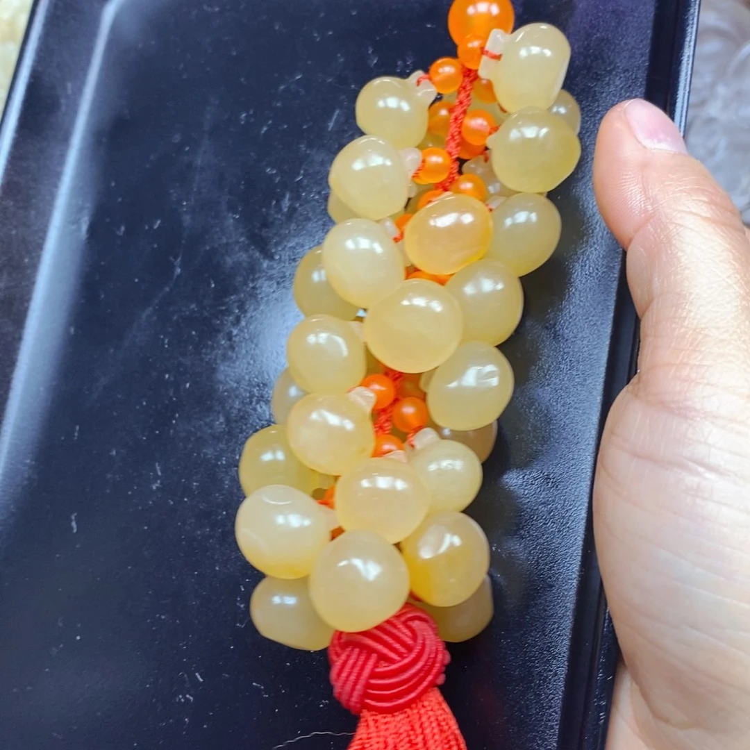 石英质玉(黄龙玉)未镶嵌颈饰