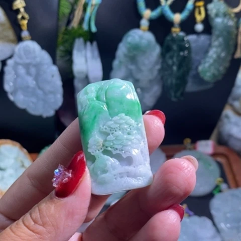 【闪购商品】颈饰未镶嵌翡翠山水