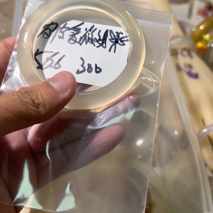 皮***️手镯玛瑙/玉髓未镶嵌3单发一根