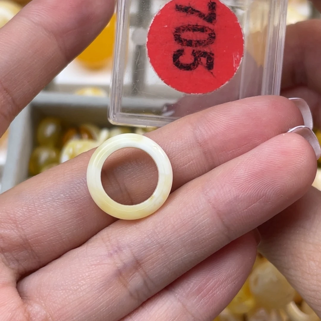 蜜蜡未镶嵌珠宝奇石