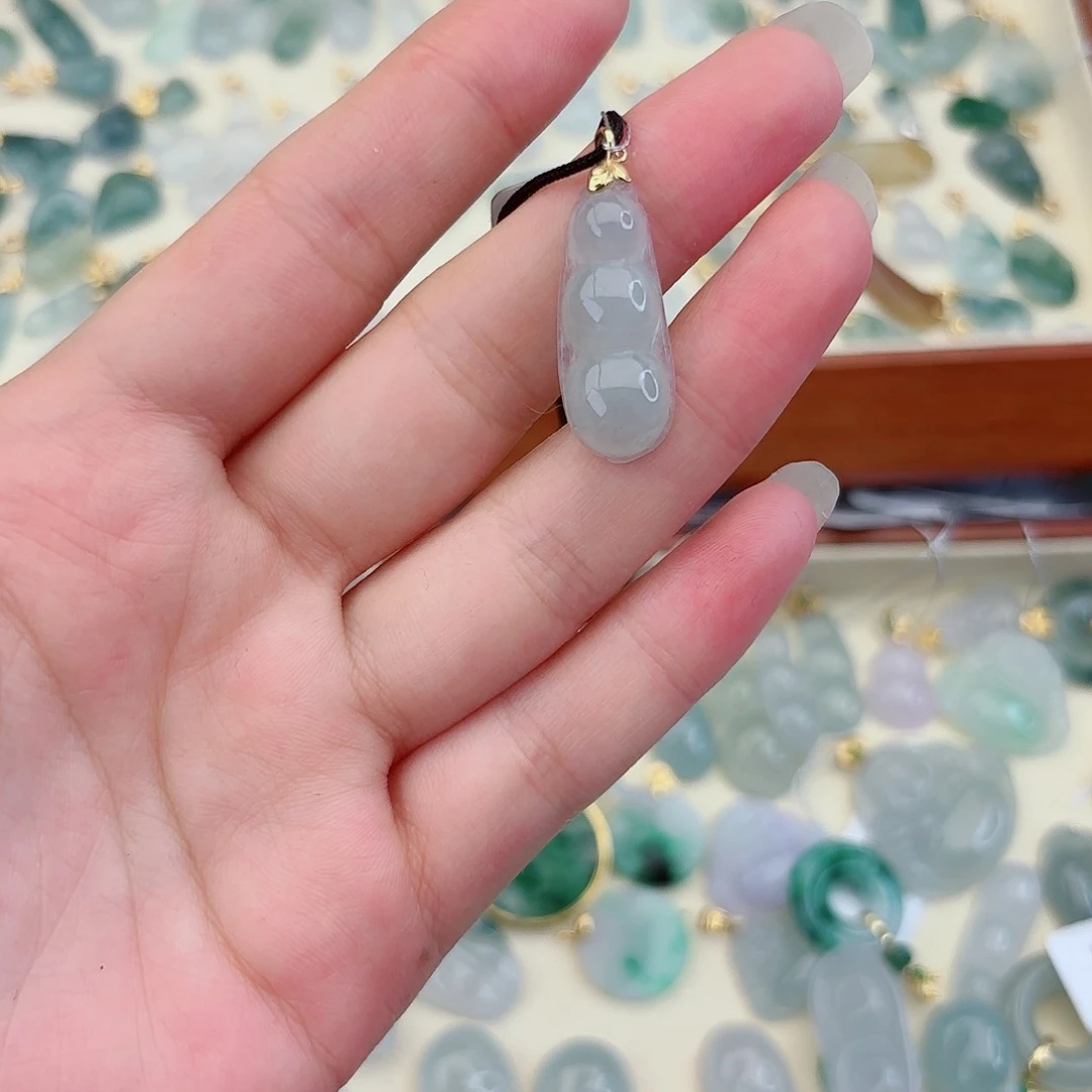 翡翠18K金镶嵌颈饰豆子