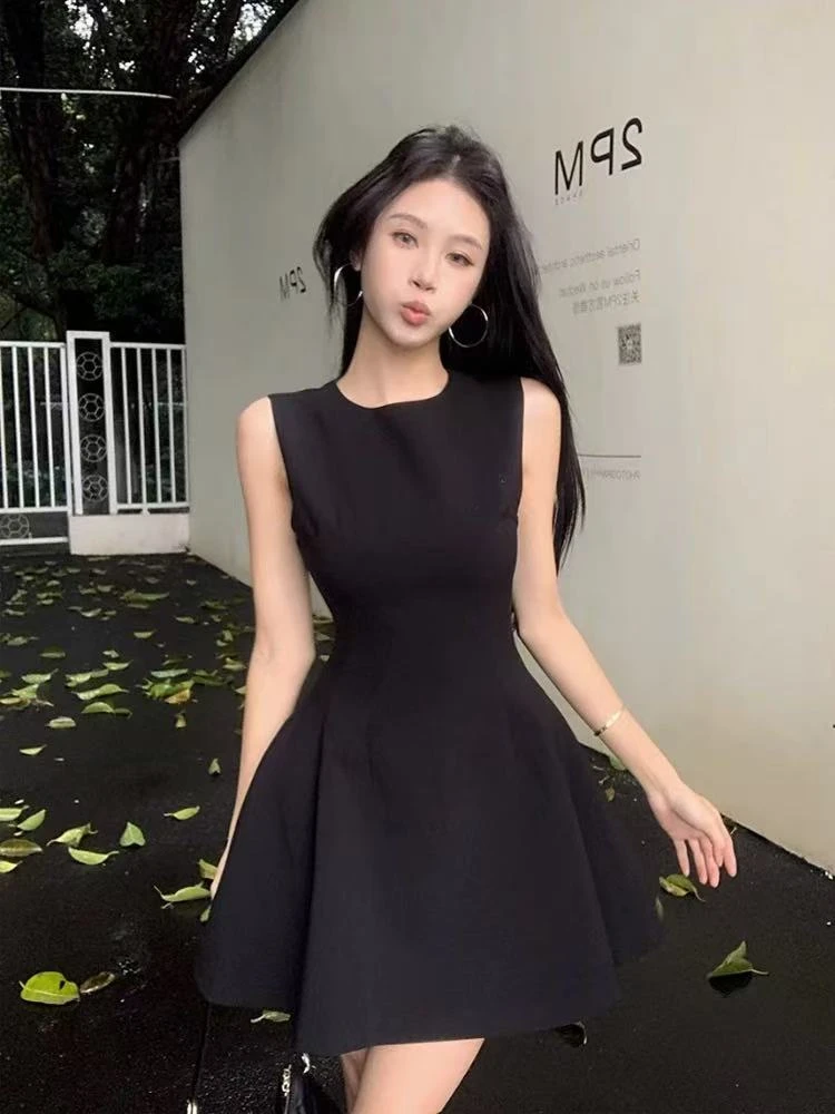 无袖夏季连衣裙千金风收腰小黑裙法式气质复古工装风显瘦小个子