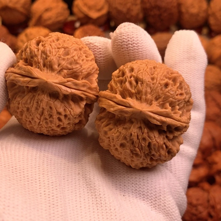 文玩核桃吊坠与**行39哦哦哦