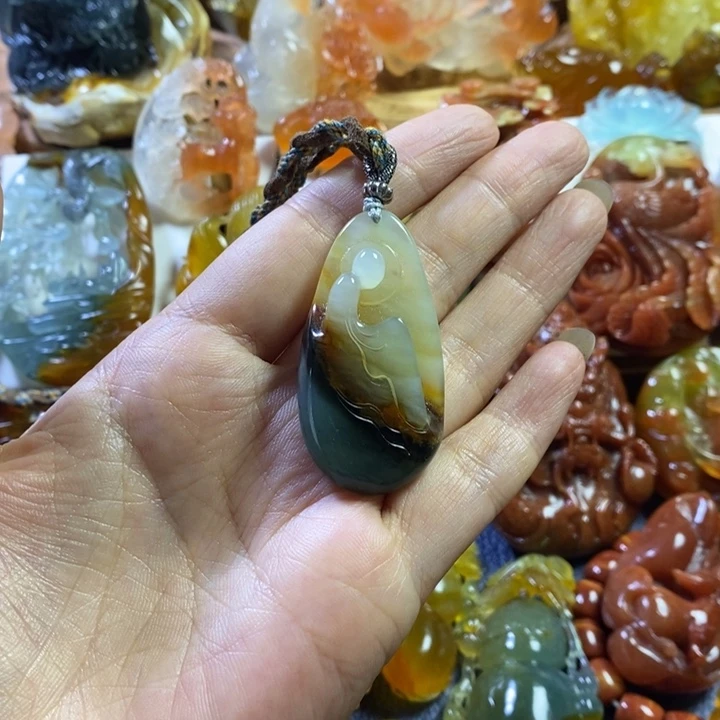 皇***宫蛇纹石玉未镶嵌颈饰