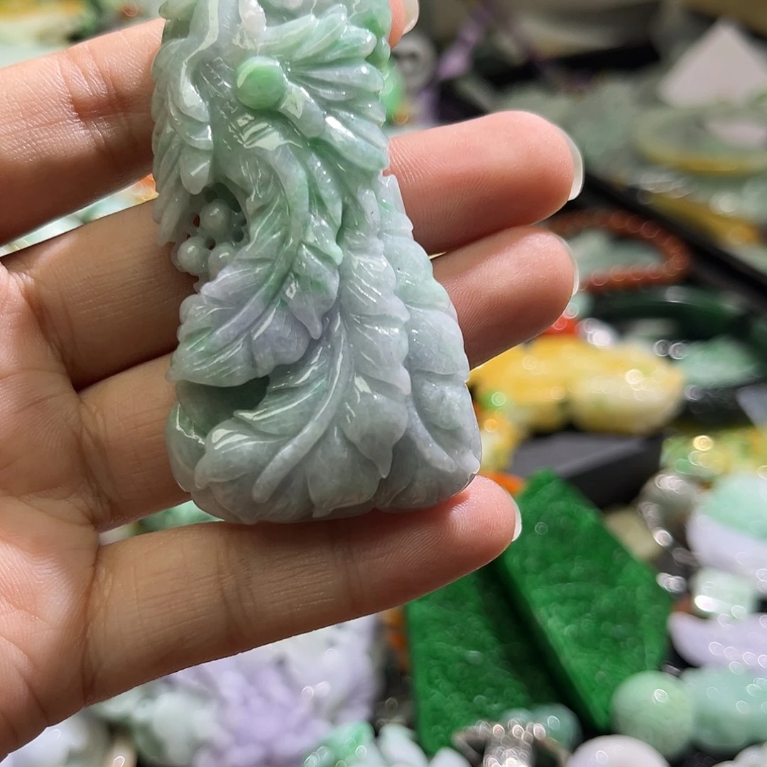 翡翠未镶嵌颈饰待编织