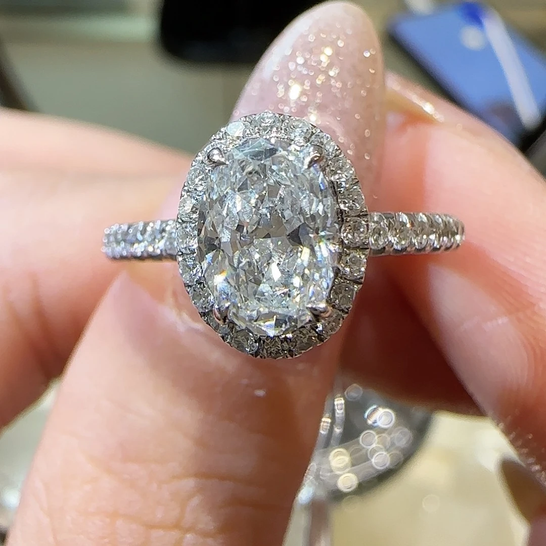 18K金镶嵌实验室培育钻石椭圆围镶1卡