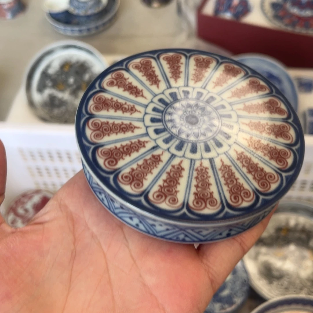 瓷片景德镇釉里红卷草纹盖置