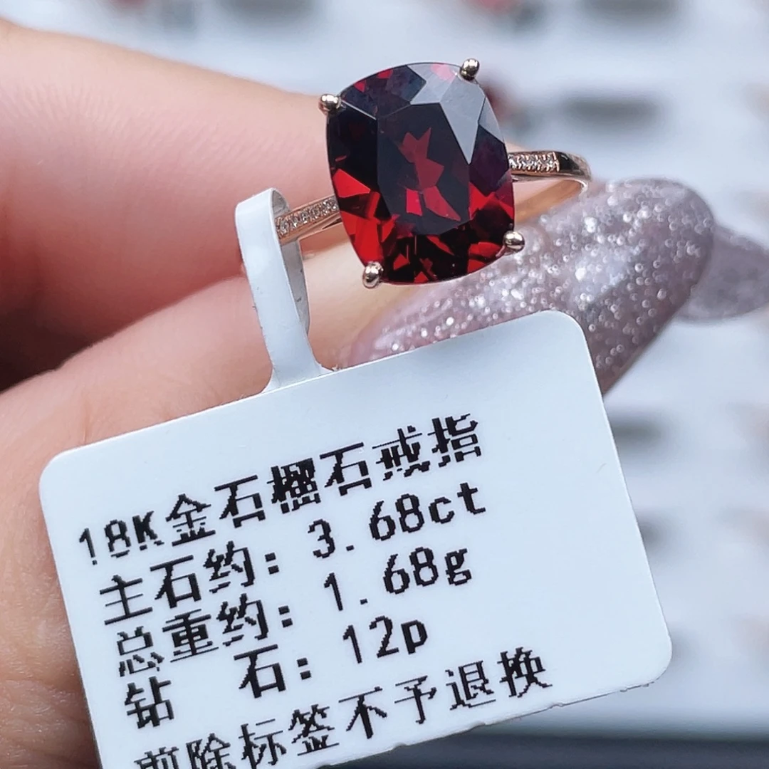 18K金镶嵌戒指石榴石