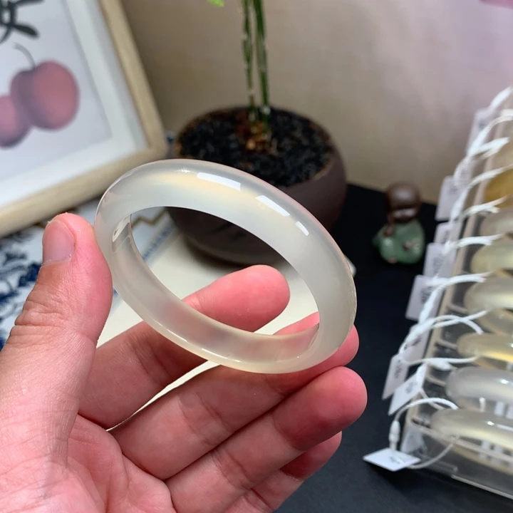 手镯玛瑙/玉髓未镶嵌玛瑙手镯香槟金