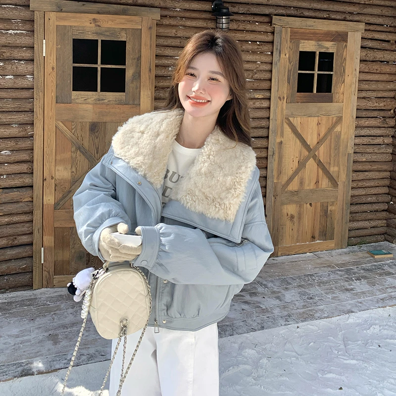 羊羔毛翻领羽绒服女冬2025新款独特超好看保暖90白鸭绒pu皮厚外套