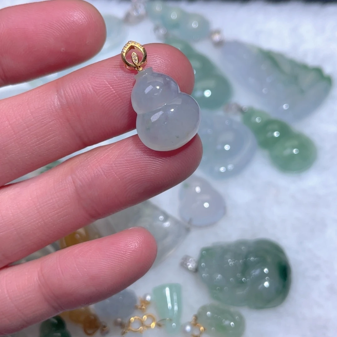 翡翠18K金镶嵌颈饰翡翠