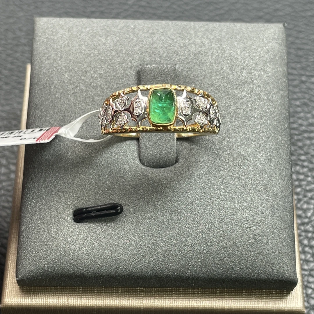 18K金镶嵌祖母绿戒指  主石约；0.70ct