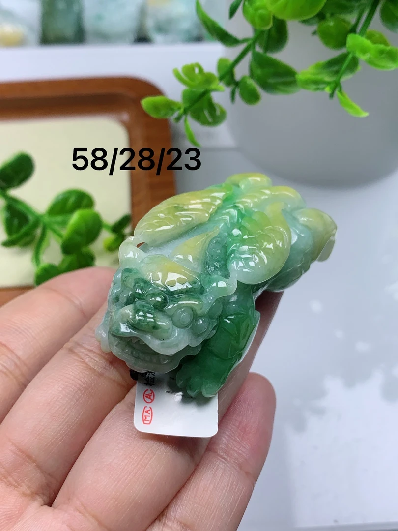 天然翡翠A货黄加绿飞天貔貅手把件大吊坠