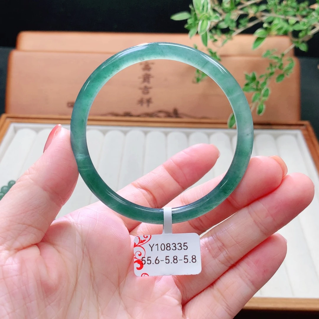 未镶嵌手镯（圆镯）翡翠