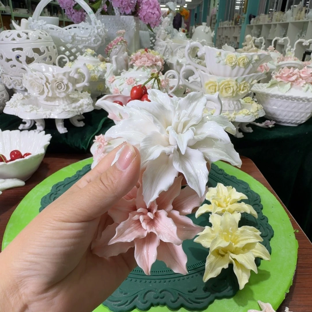 瓷片向****?拍一发二百合花