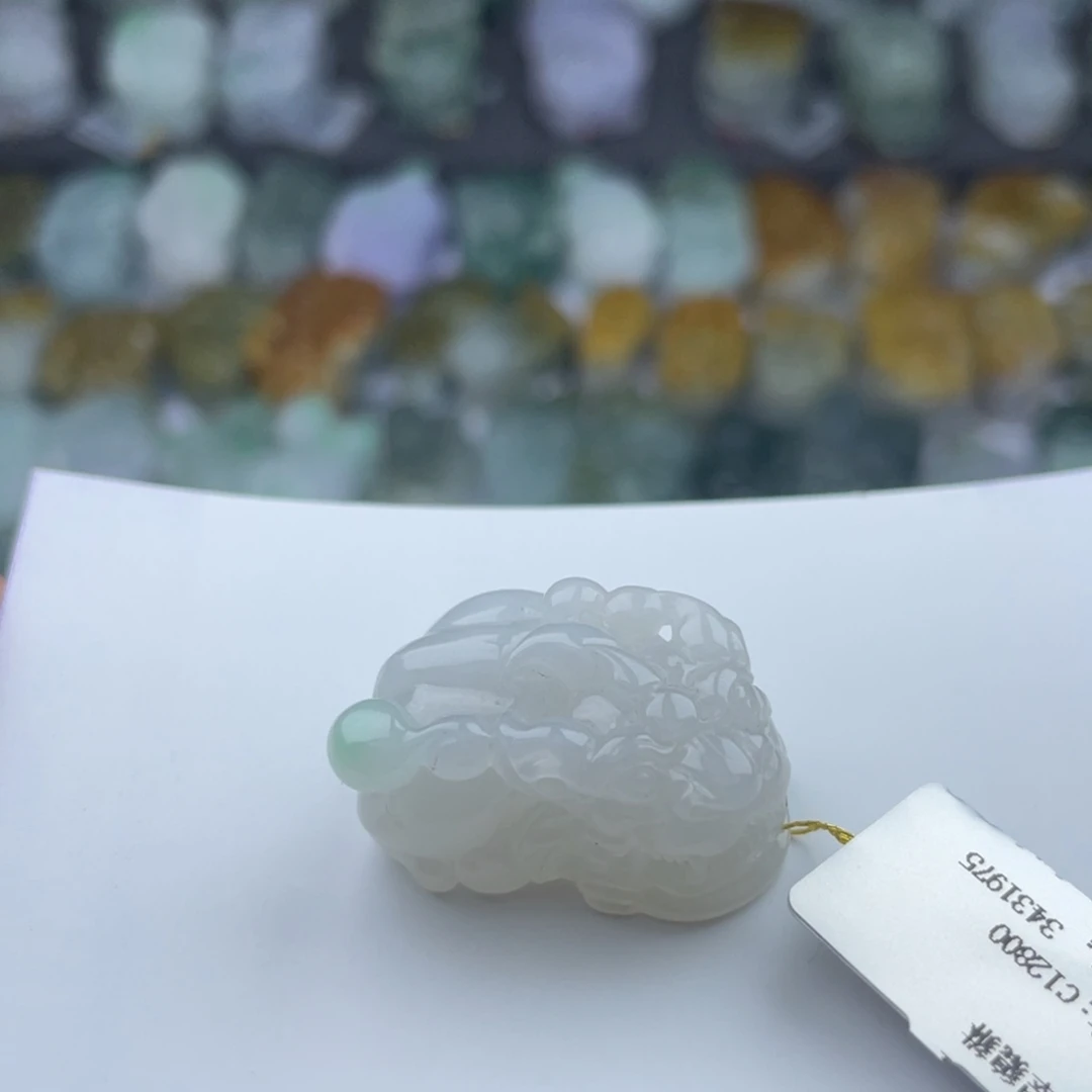 翡翠未镶嵌颈饰貔貅