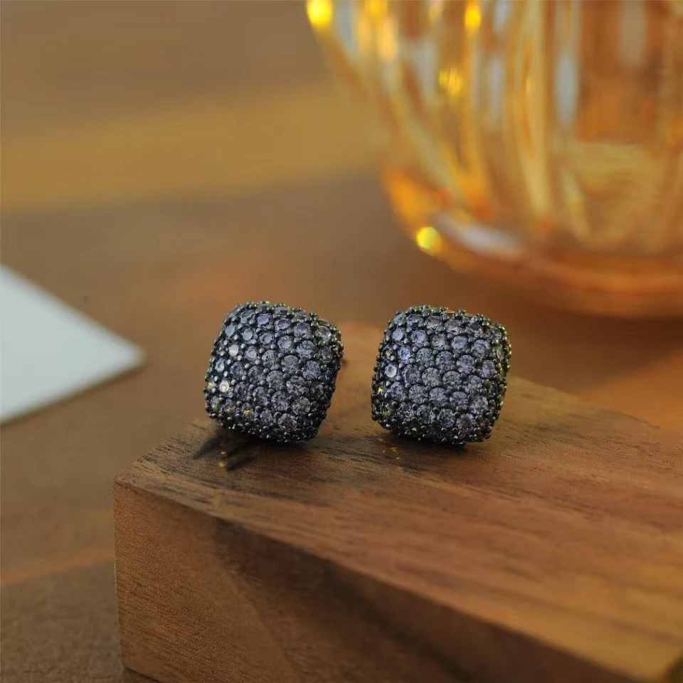 铜合金合成锆石耳饰 A10024---轻奢百搭简约几何耳钉