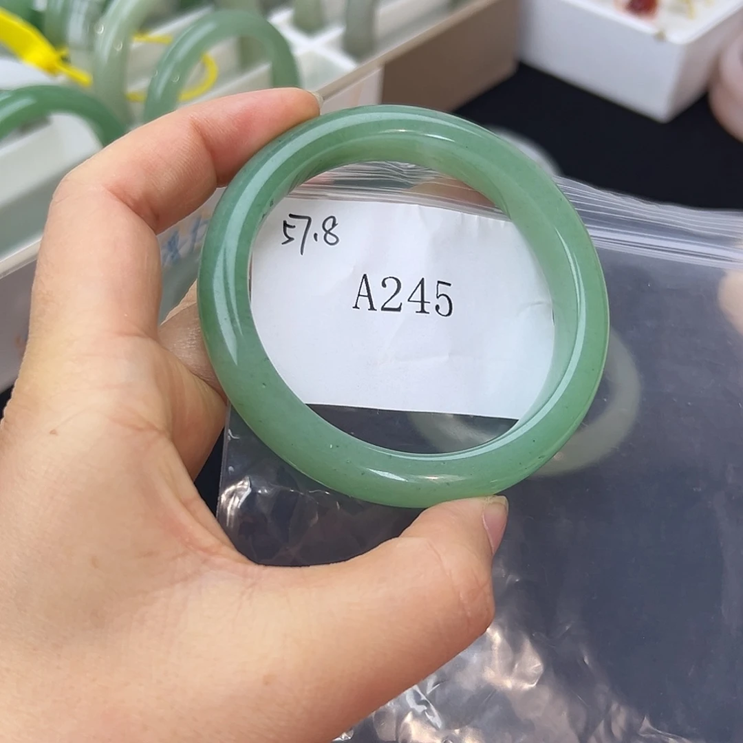 石英质玉未镶嵌手镯