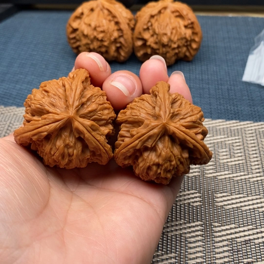 贝***子文玩核桃吊坠三棱