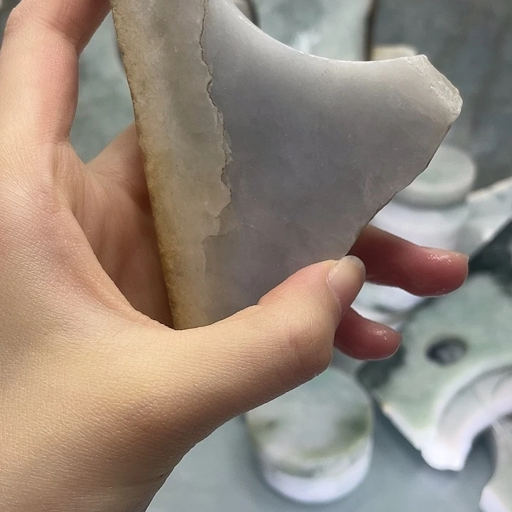 翡翠未镶嵌颈饰贵****师翡翠片料