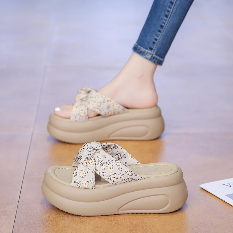 夏天凉拖鞋夏季外穿2025新款时尚百搭洋气高跟软底配裙子增高拖鞋