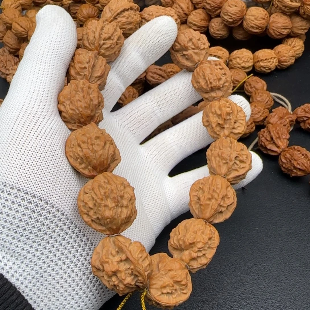 新***歌文玩核桃吊坠异形小核桃