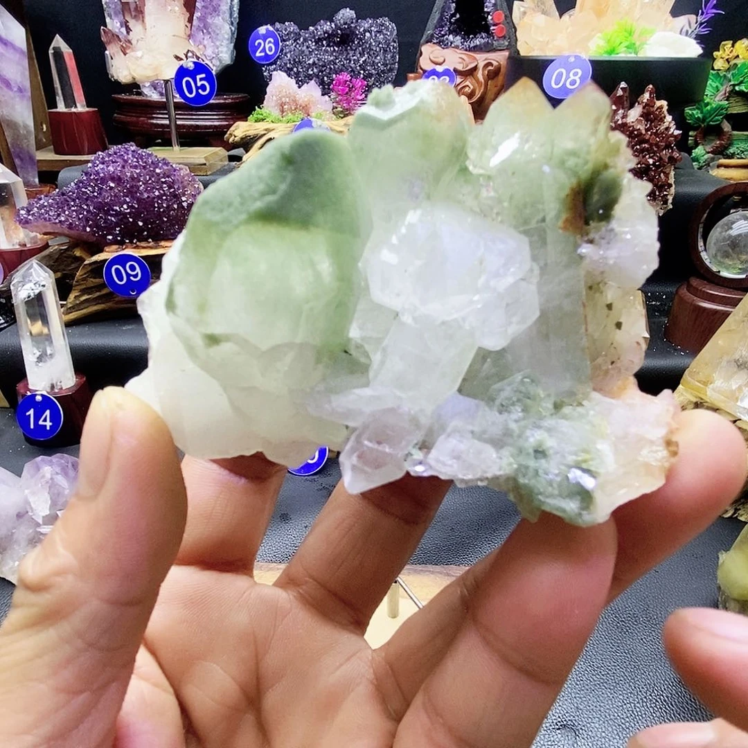 石材水晶簇摆件，