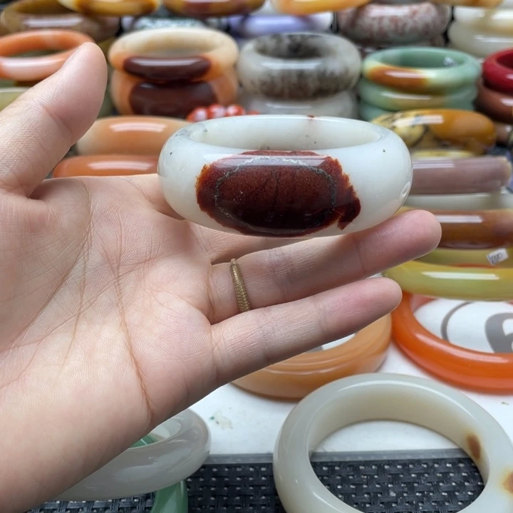 石英岩玉手镯未镶嵌