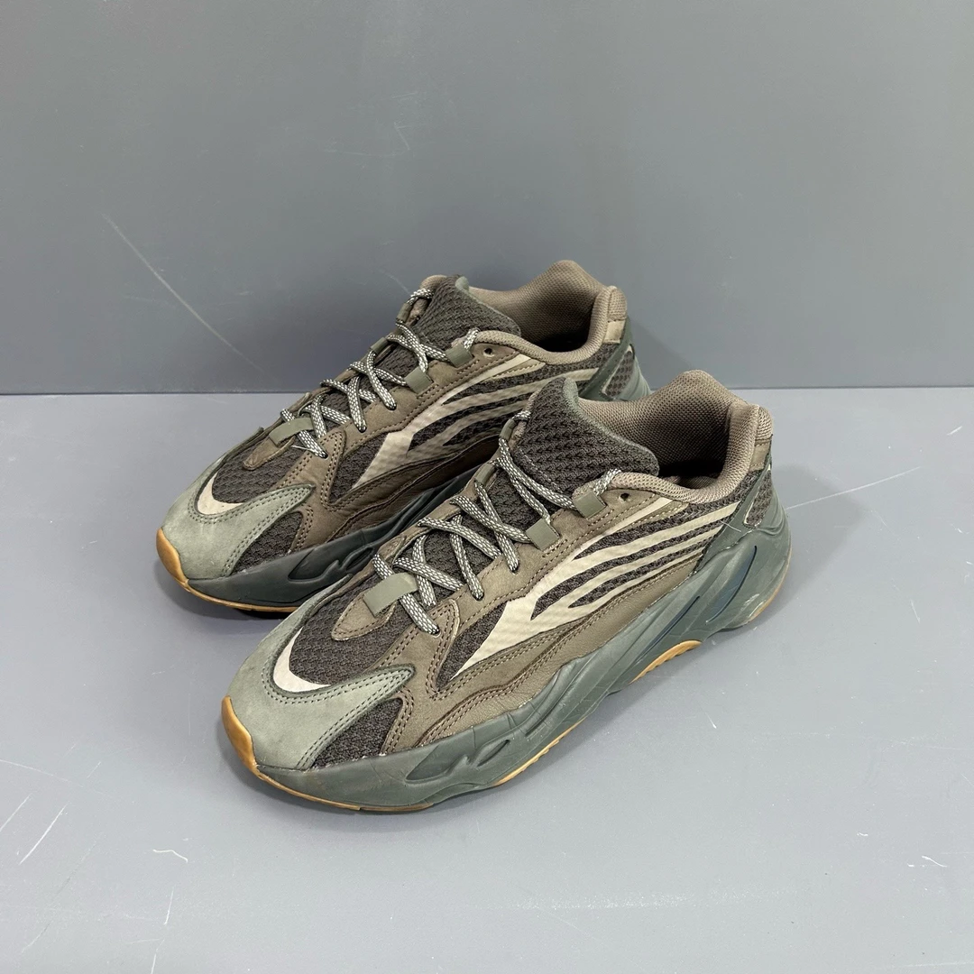 99新 MM6 43码 yeezy700晶洞 休闲鞋 穿两次 秒价