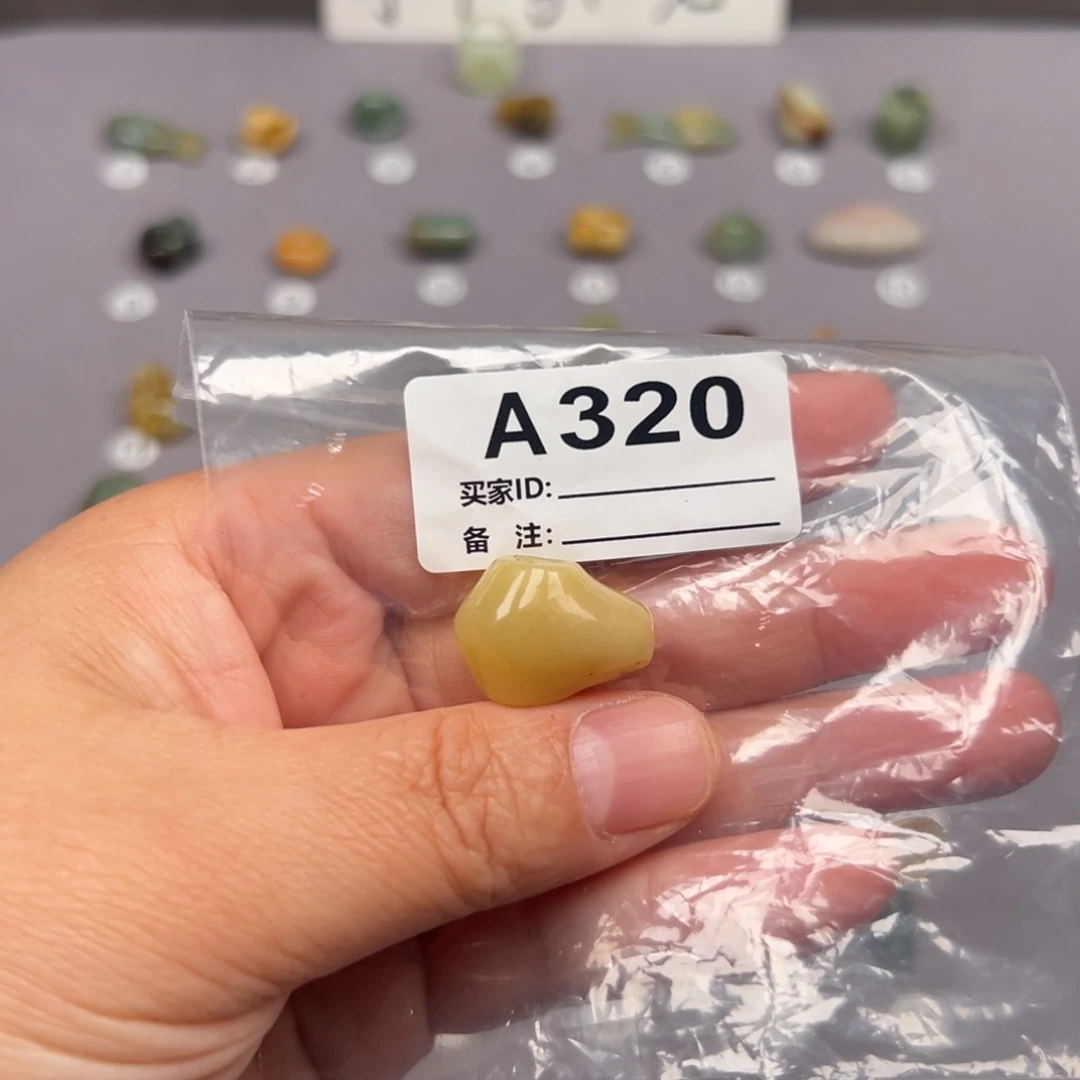 未镶嵌蛇纹石玉颈饰隔***生微瑕不退不换