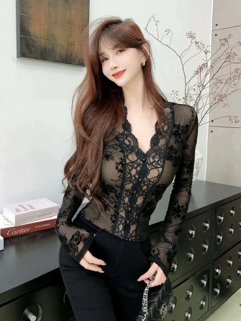 辣妹性感V领打底蕾丝衫女春秋新款设计感修身显瘦内搭长袖上衣潮