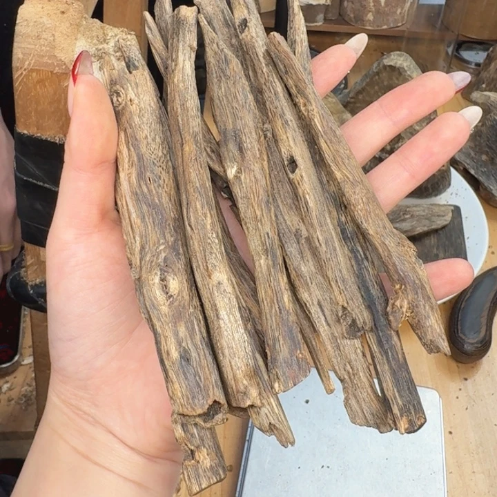 轩***轩沉香沉香碎屑沉香奇楠块料77.5克