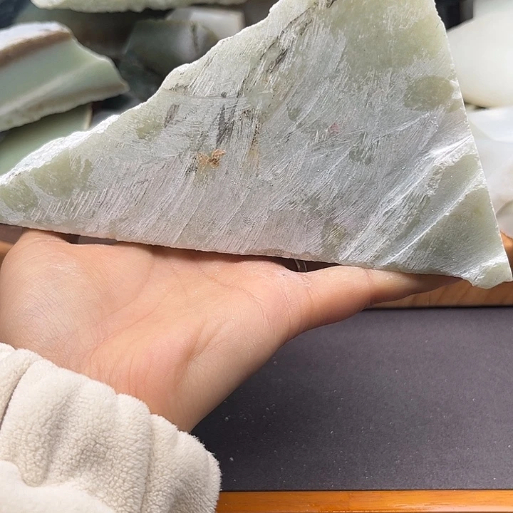 和田玉未镶嵌把件