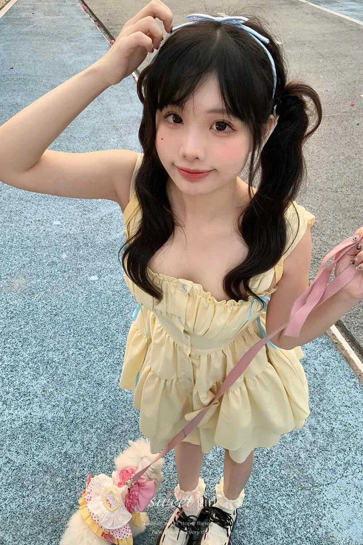 1134法式温柔风收腰吊带连衣裙甜美黄色蝴蝶结抽褶在逃公主蓬蓬裙