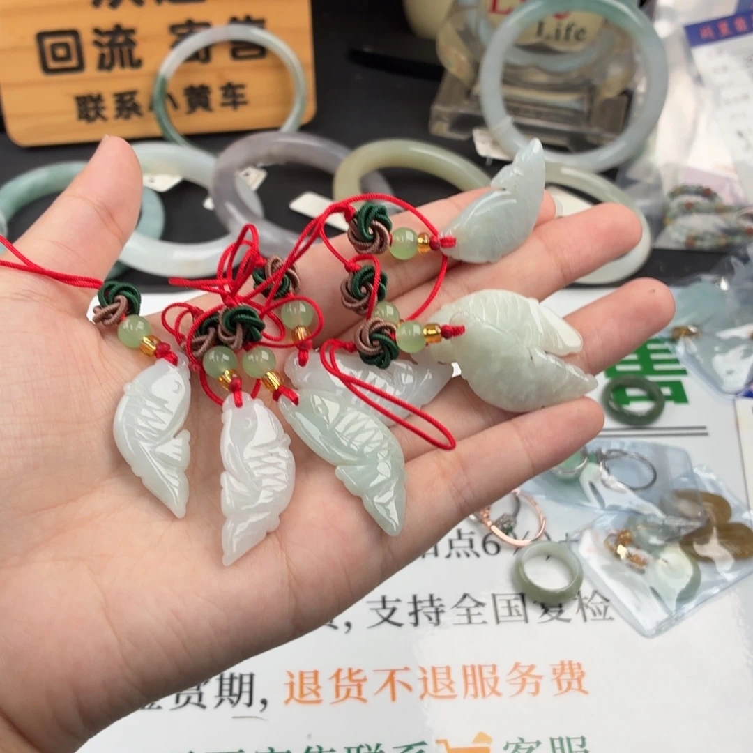 翡翠未镶嵌颈饰多样性发一