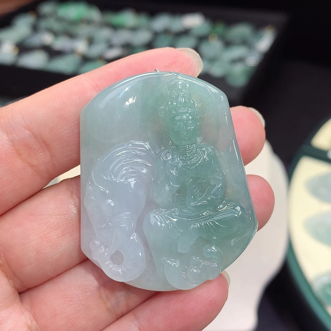 翡翠未镶嵌颈饰普贤菩萨