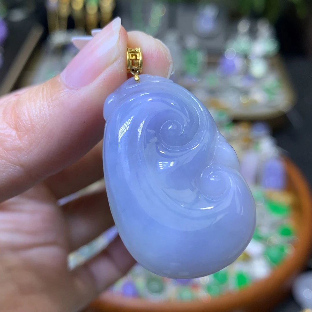 颈饰18K金镶嵌翡翠